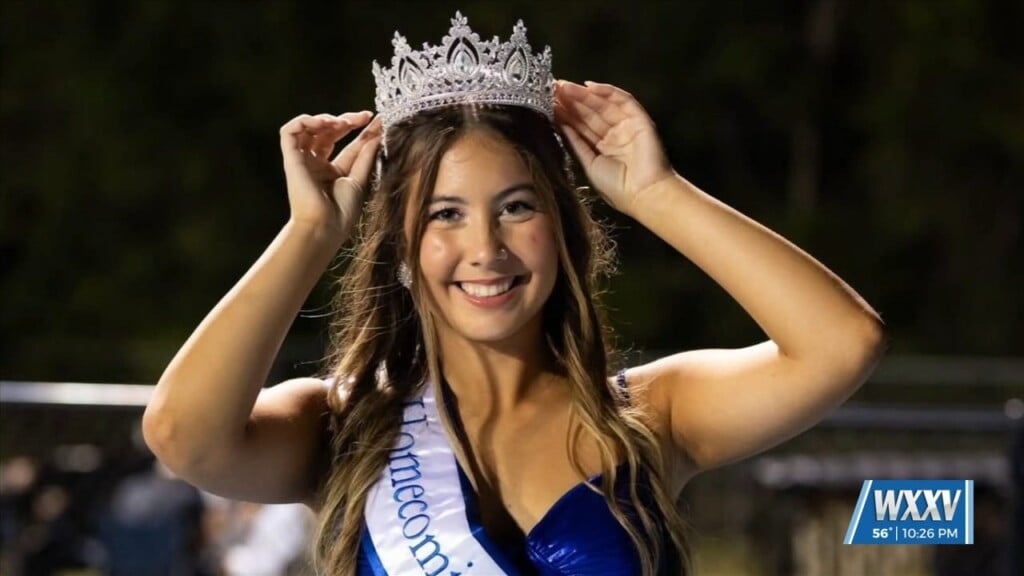 Vancleave Kicker Jordyn Raynor Named Homecoming Queen!