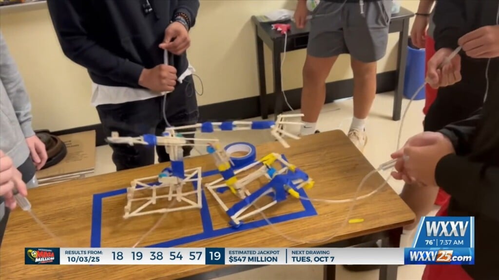 D’iberville Students Create Judo Bots
