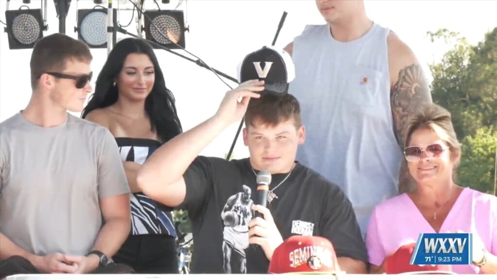 Picayune's Three Star Offensive Tackle Mitchell Smith Named Mr. Football For Class 6a!