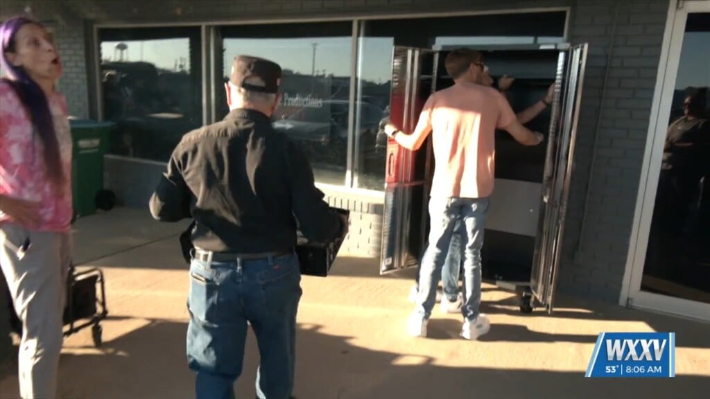 Local Tiktok Influencer Donates Free Community Pantry