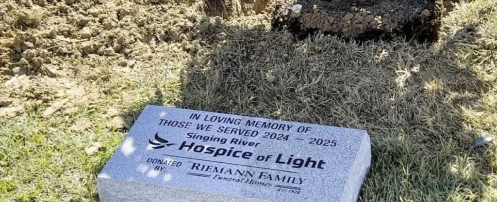 Singing River Hospice Of Light Holds Remembrance Ceremony