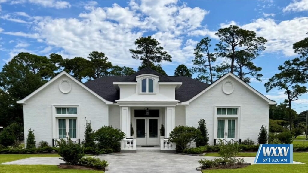 The Civic League Of Gulfport Hosts Annual Christmas Tour Of Homes