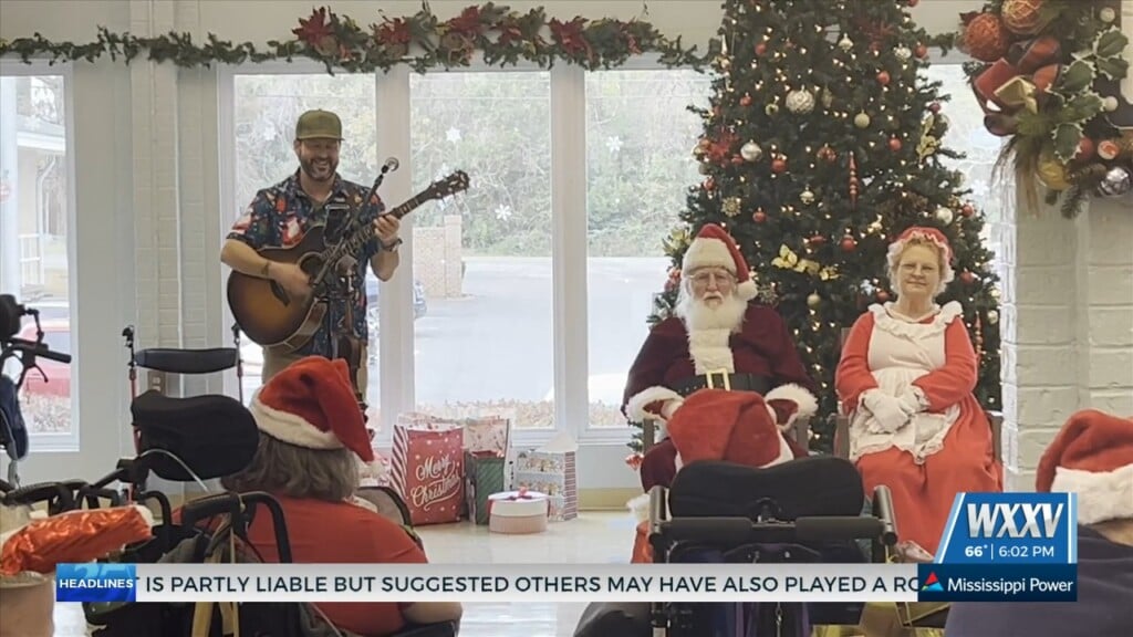 Residents Celebrate At Memorial Driftwood’s Annual Christmas Party