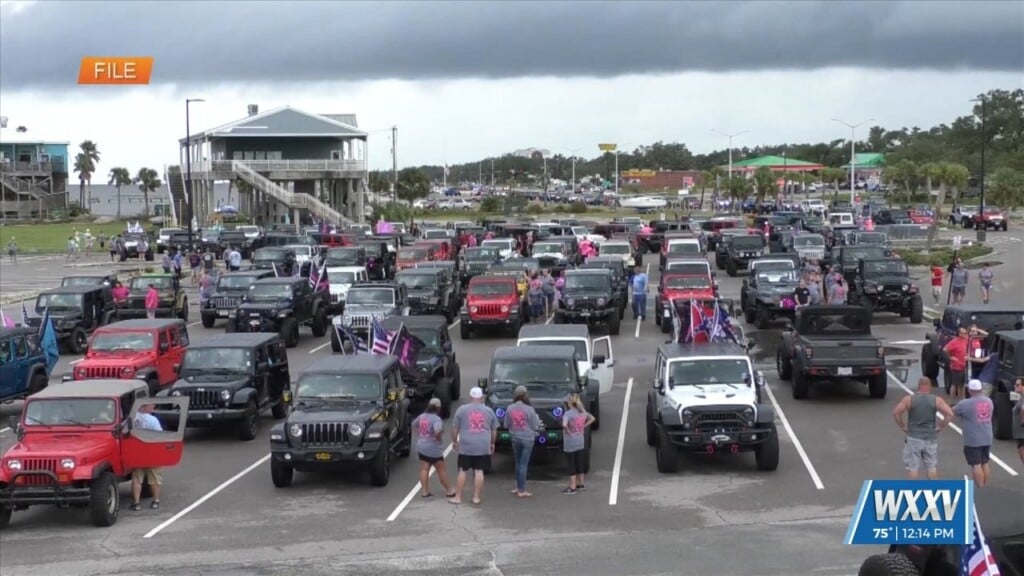 Jeep A Gras Parade Rolling Through Downtown Long Beach