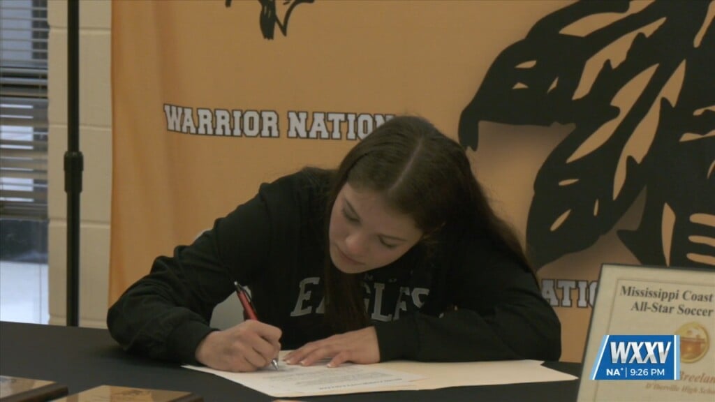 D'iberville Soccer Captain Nyla Breeland Signs With Hinds Community College!