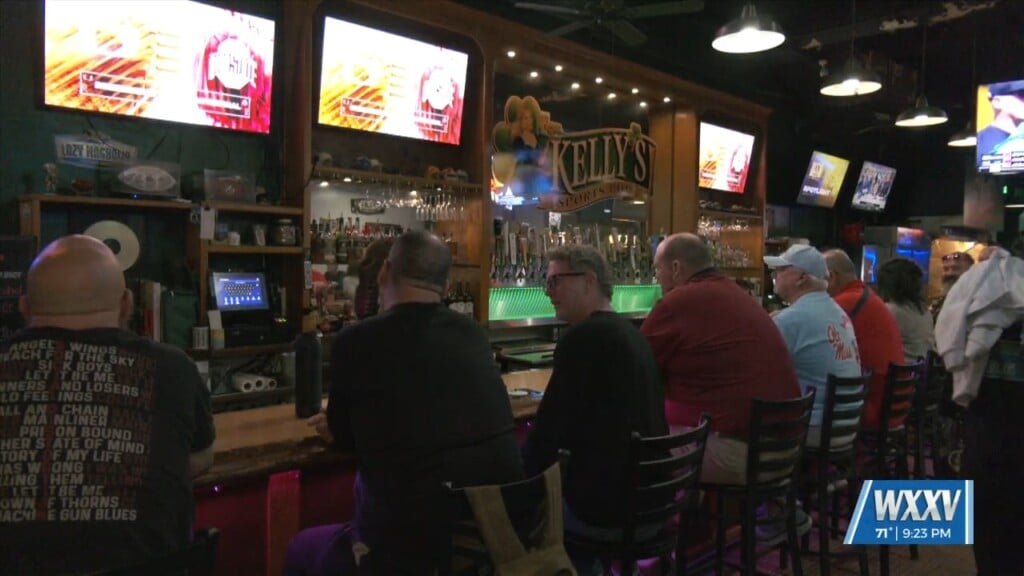 Coast Ole Miss Fans Gather For Fiesta Bowl Watch Parties