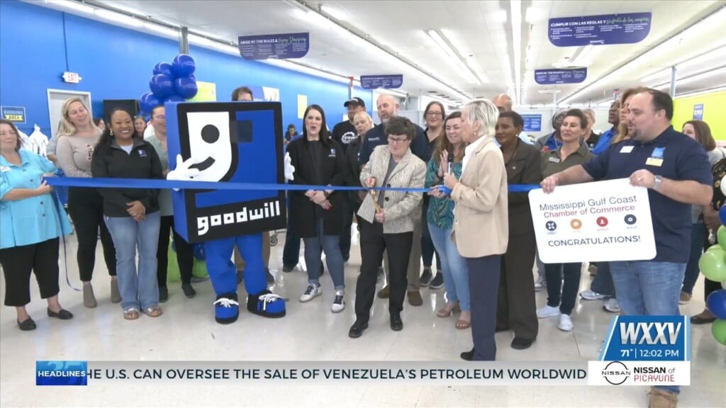 Goodwill Cuts The Ribbon On New Outlet Store In Gulfport