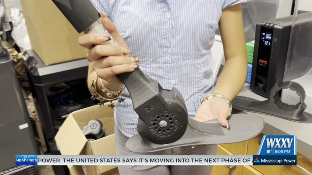 Gulfport High School Students Make Leg Prosthetics