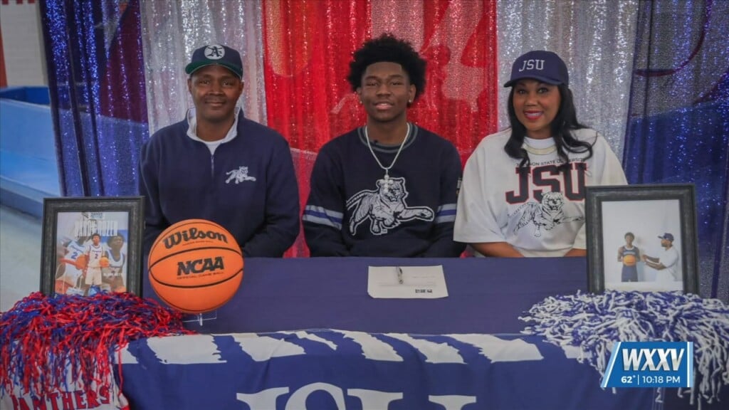 Pascagoula's Blake Nettles Signs With Jackson State University's Basketball Program!