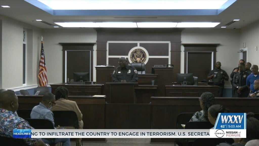 Moss Point Pd Hosts ‘a Chat With The Chief’ To Bridge Gap Between Police And Community