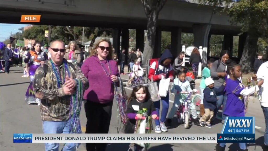 Work Crews Prepare For Children’s Parade In Biloxi