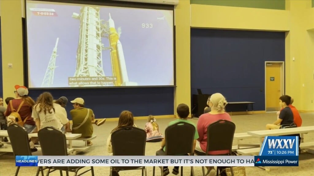 Infinity Science Center Hosts Artemis Watch Party