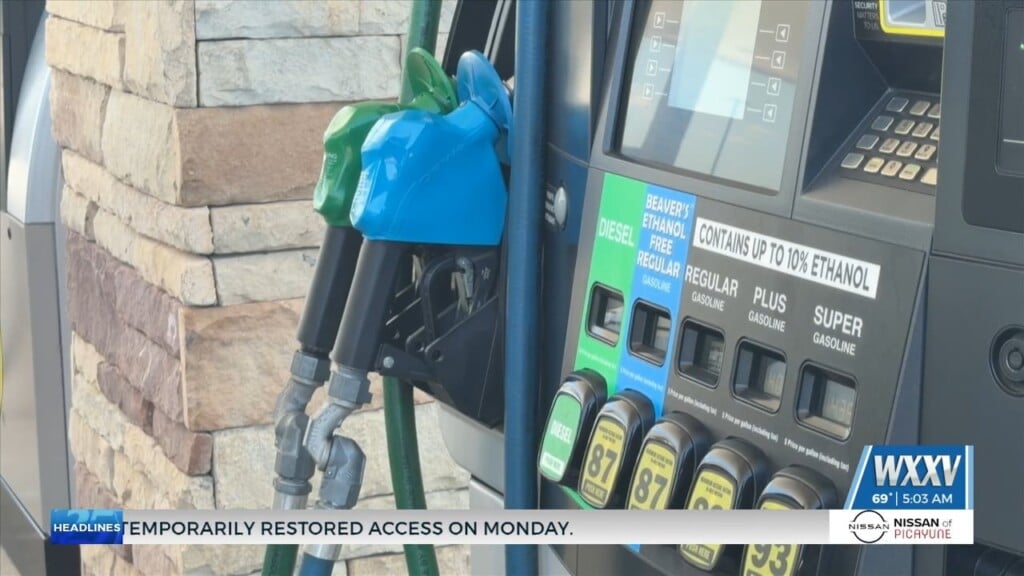 Customers React To Climbing Gas Prices Across The Gulf Coast