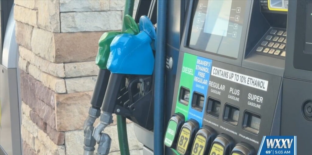 Customers React To Climbing Gas Prices Across The Gulf Coast
