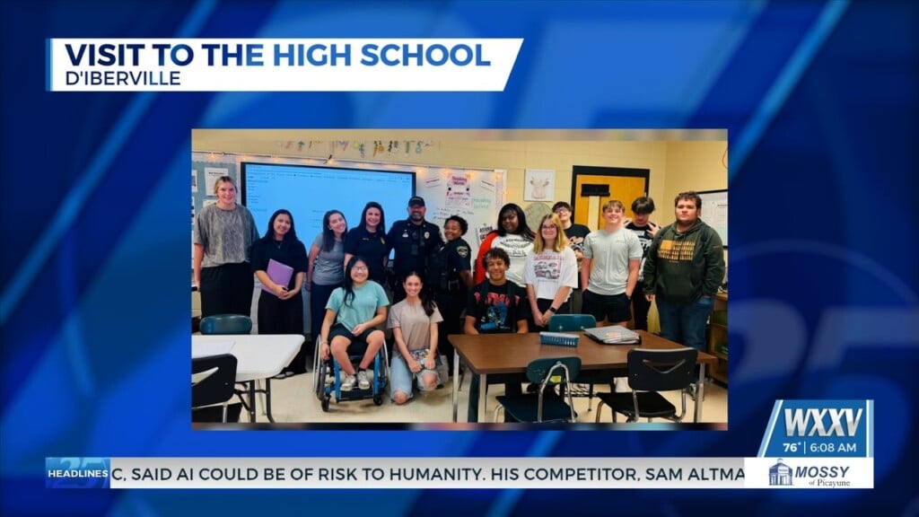 D’iberville Pd Stops By D’iberville High School