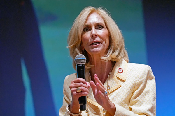 Lynn Fitch