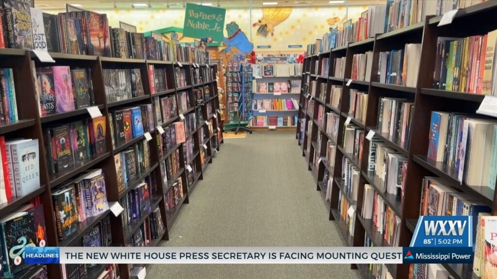 Barnes & Noble Teaming Up With Elijah’s Closet For Holiday Book Drive