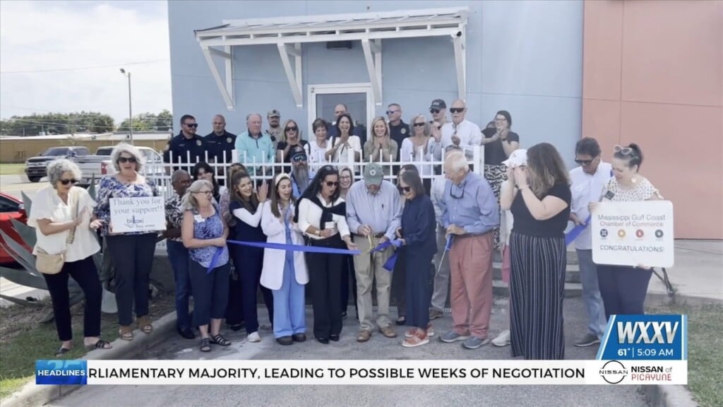 Humane Society Of South Mississippi Cuts Ribbon On Urgent Care Facility