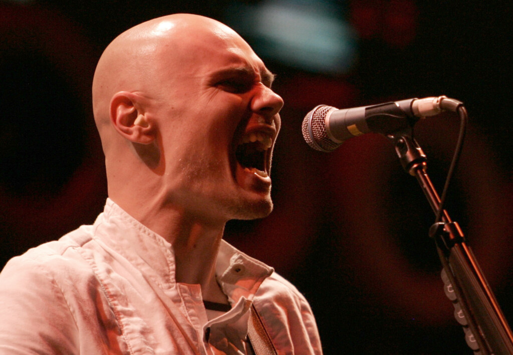 Billy Corgan Of The Smashing Pumpkins Performs During The Live Earth New York Concert At Giants Stadium In East Rutherford, New Jersey
