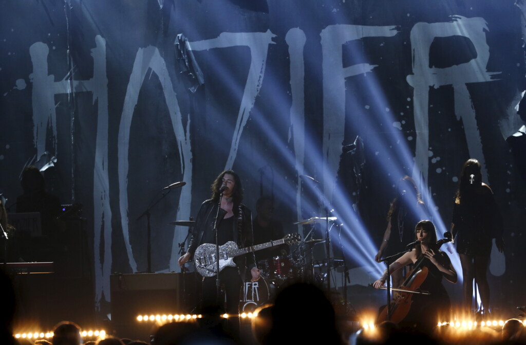 Hozier Performs "take Me To Church" At The 2015 Billboard Music Awards In Las Vegas