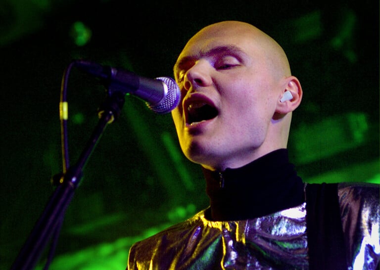 Smashing Pumpkins Corgan Sings At The Bands Final Show.